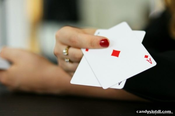 棋牌策略进阶：JJ斗地主与血战麻将的赢牌心法（糖果派对电子游艺下载推荐）