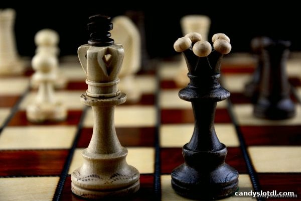 糖果派对电子游艺下载：围棋死活问题精讲与实战突破